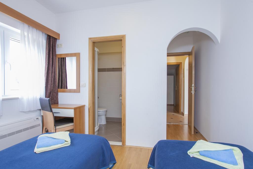 Apartments Villa Maris Lumbarda Kamer foto
